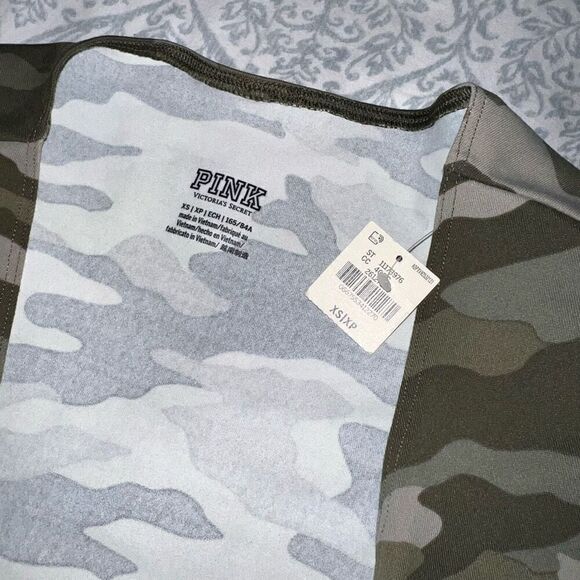 NWT PINK Victoria’s Secret Camouflage Wrap Short Sleeve V Neck Shirt size XS - Picture 3 of 5